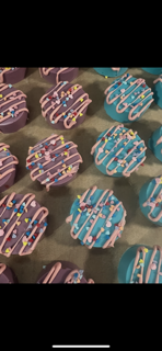 Pink and blue drizzle treats